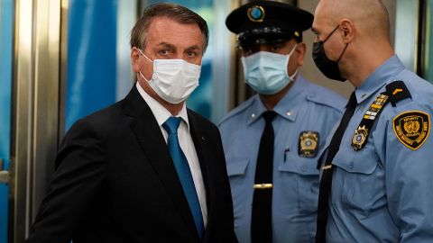 Jair Bolsonaro(L), President of Brazil, arrives at the United Nations headquarters, on September 21, 2021, during the 76th Session of the UN General Assembly in New York. (Photo by John Minchillo / POOL / AFP) (Photo by JOHN MINCHILLO/POOL/AFP via Getty Images)