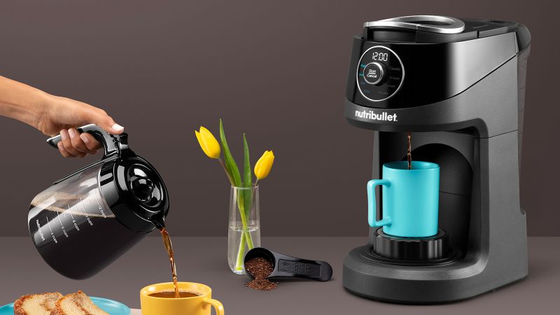 Coffee maker with single cup clearance option