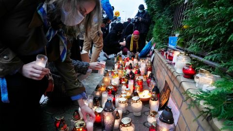 Warsaw residents light candles at the national border guard headquarters, in a sign of mourning for the migrants found dead over the weekend.