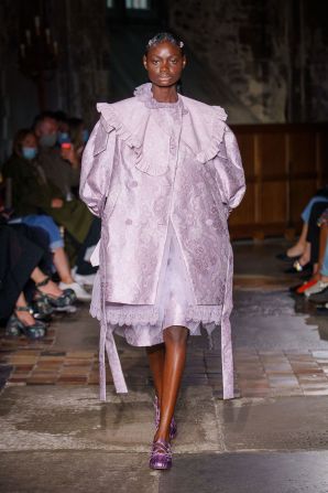 At the Simone Rocha catwalk, models were enveloped by oversized communion dresses and larger-than-life poplin collars.