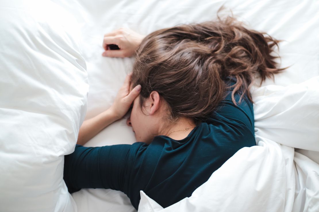 People with migraines get less quality sleep, according to a new meta-analysis. 