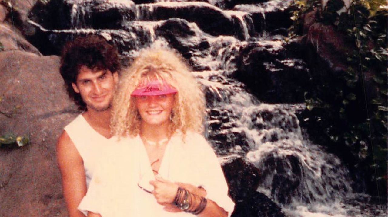 <strong>Summer vacation: </strong>Their years studying together brought them closer together. Here they are vacationing in Hawaii in 1986.
