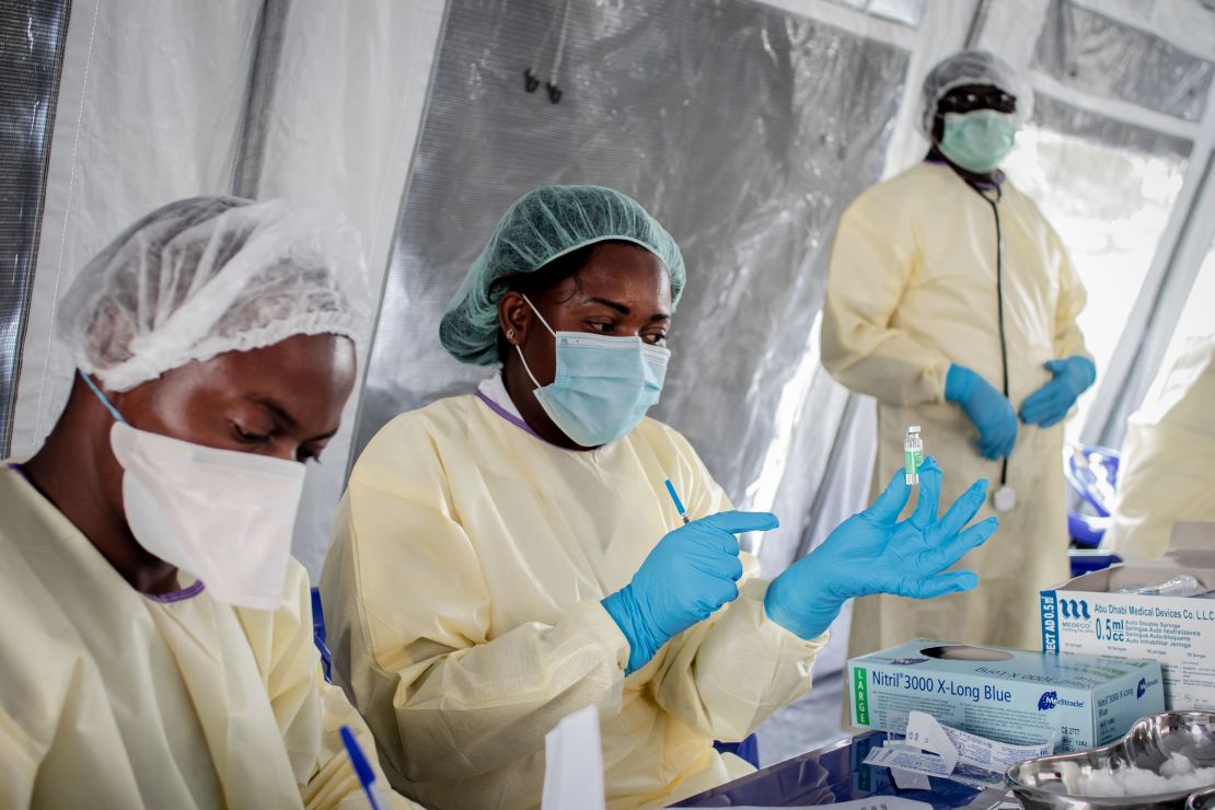 Health workers prepare Covid-19 vaccine doses on May 5, 2021 in Goma, Democratic Republic of Congo.