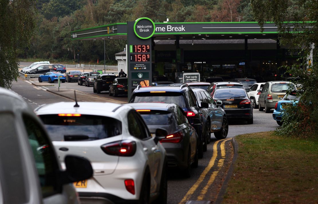 Motorists line up for fuel at a station off the M3 motorway near Fleet, west of London on September 26, 2021.