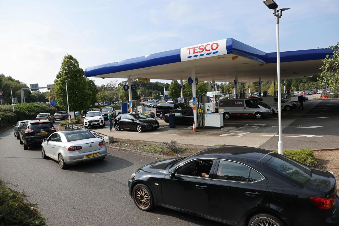 A line of vehicles at a Tesco station in Camberley, west of London on September 26, 2021.