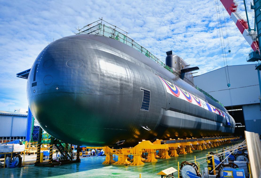 The South Korean Navy's new 3000-ton-class submarine was launched on Tuesday.