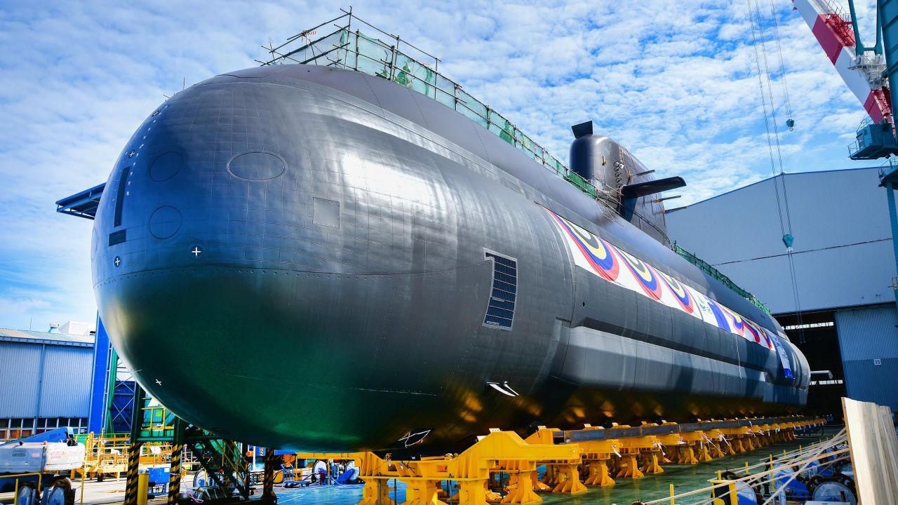 The South Korean Navy's new 3000-ton-class submarine was launched on Tuesday.
