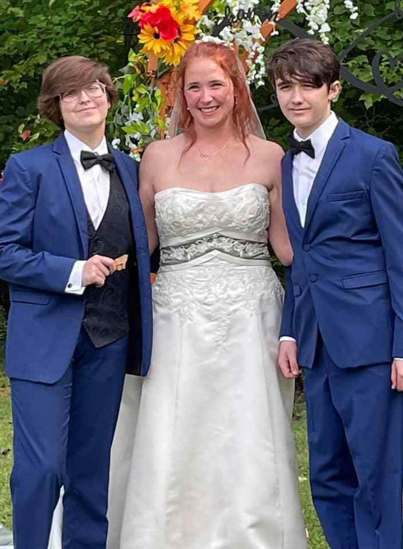 Mahoney poses with her two children at the full ceremony on September 25.