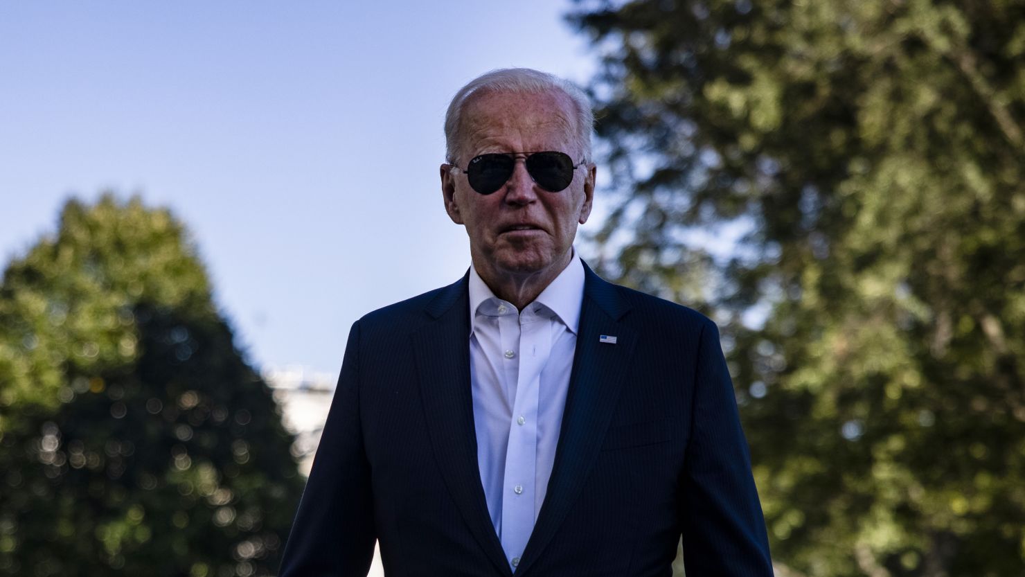 WASHINGTON, DC - SEPTEMBER 26:  U.S. President Joe Biden walks over to gathered reporters at the White House after spending his weekend at Camp David on September 26, 2021 in Washington, DC. The president returns as the deadline for debt ceiling negotiations approaches and a massive infrastructure bill is still being worked on by Congress. (Photo by Samuel Corum/Getty Images)