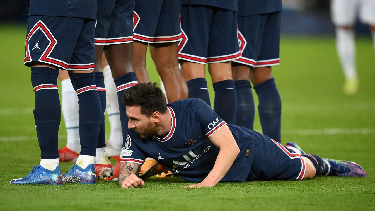 Messi lies behind the PSG wall as they defend a free kick against Manchester City. 