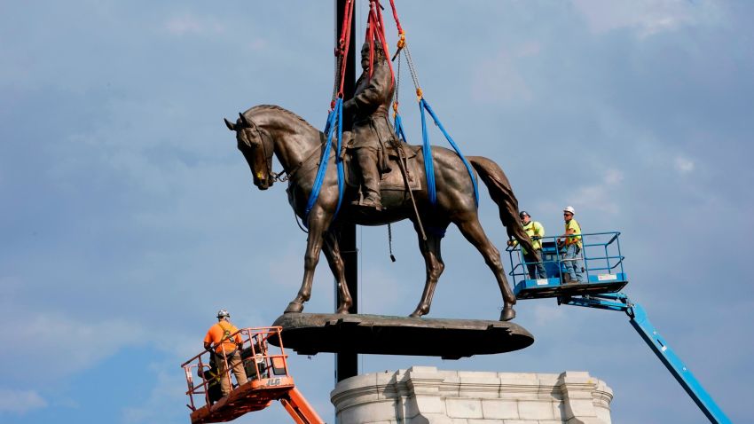 RICHMOND, VIRGINIA - SEPTEMBER 08: Crews remove a statue of Confederate General Robert E. Lee on Monument Avenue, September 8, 2021 in Richmond, Virginia. The Commonwealth of Virginia is removing the largest Confederate statue remaining in the U.S. following authorization by all three branches of state government, including a unanimous decision by the Supreme Court of Virginia. (Photo by Steve Helber - Pool/Getty Images)