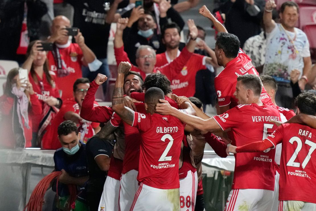 Benfica players celebrate after Núñez scored his side's third goal.