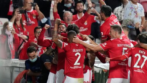 Benfica players celebrate after Núñez scored his side's third goal.