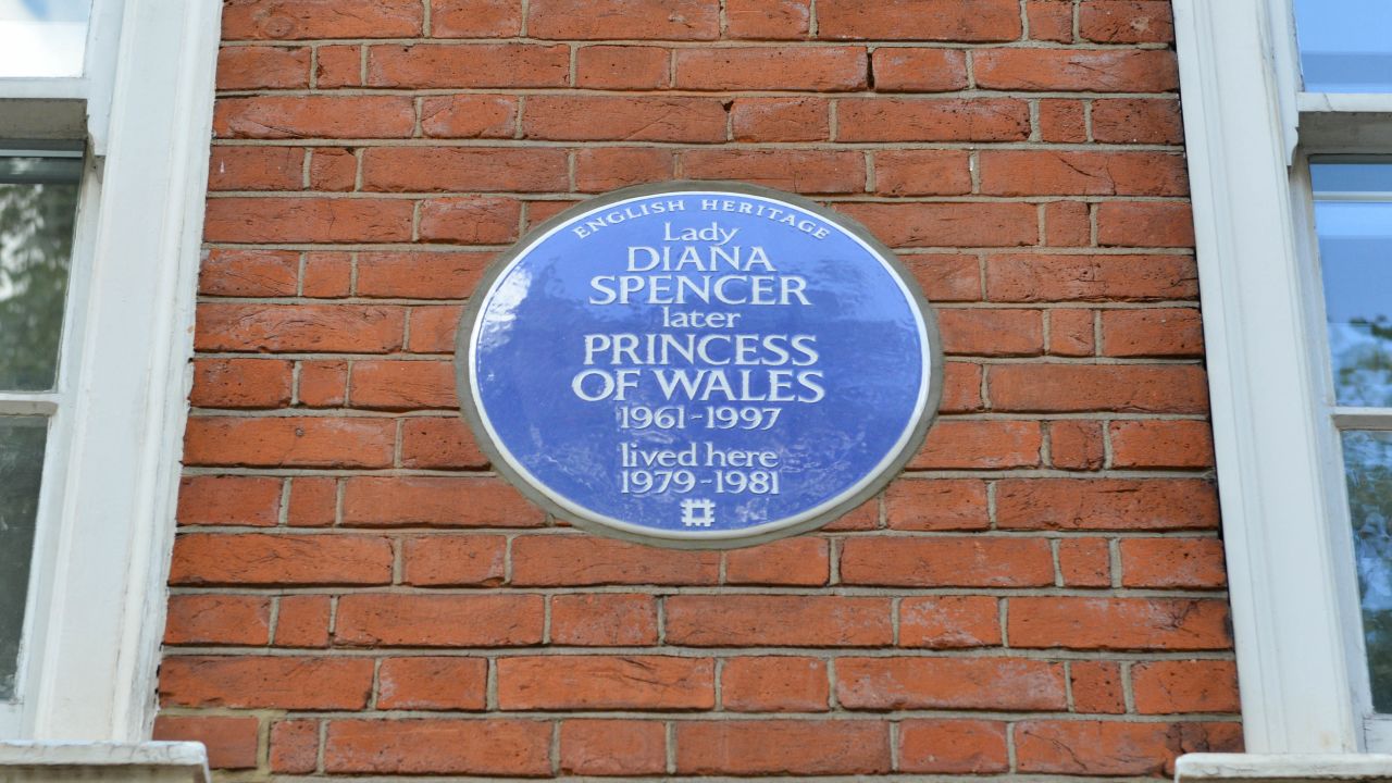 A blue plaque is erected to honor Diana, Princess of Wales at her former London apartment. 