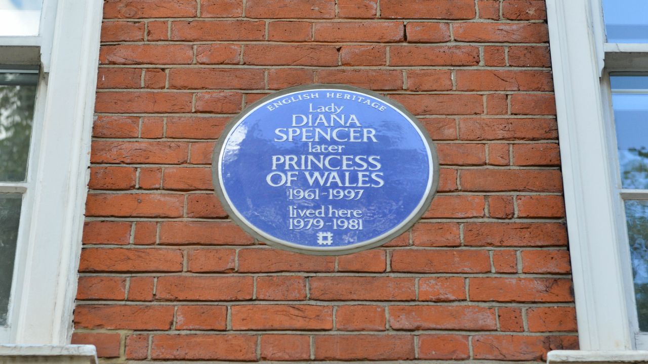 A blue plaque is erected to honor Diana, Princess of Wales at her former London apartment.