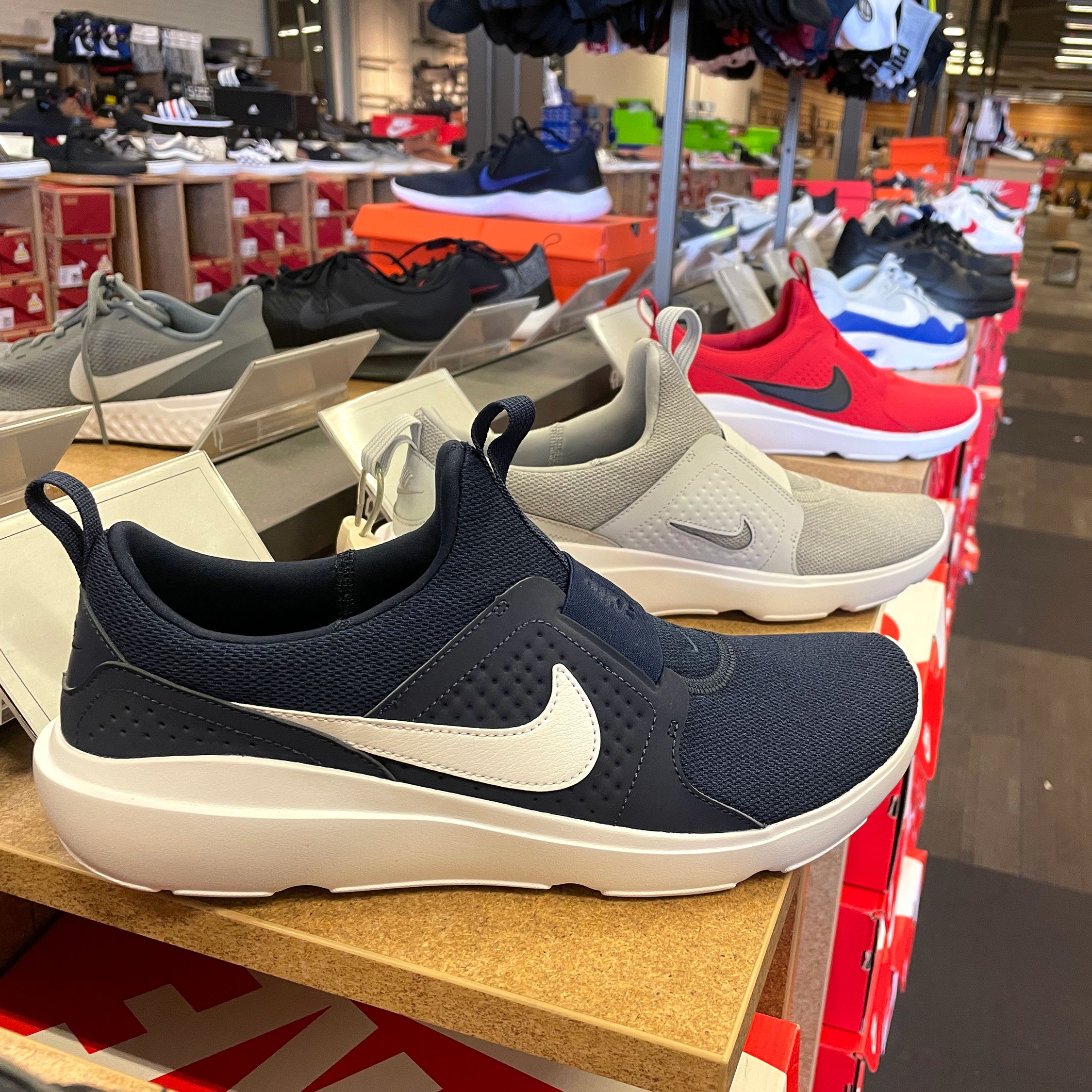 Analytisch Buitenlander Post Nike, Under Armour and others face supply problems in Vietnam | CNN Business