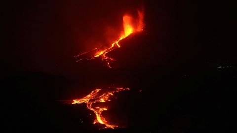 Lava from the Cumbre Vieja volcano pours into the sea.
