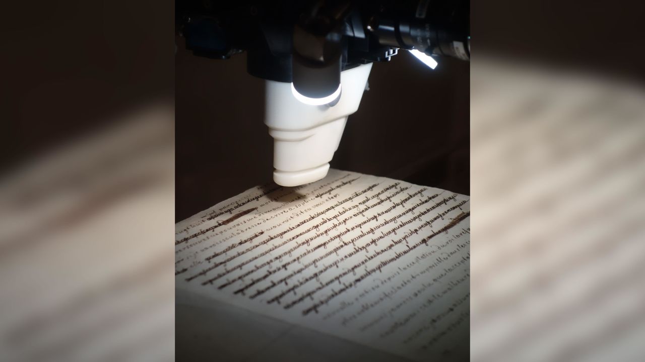 The Bruker M6 Jetstream XRF scanner during the analysis of the letter of September 26, 1791 written by Queen Marie-Antoinette to von Fersen