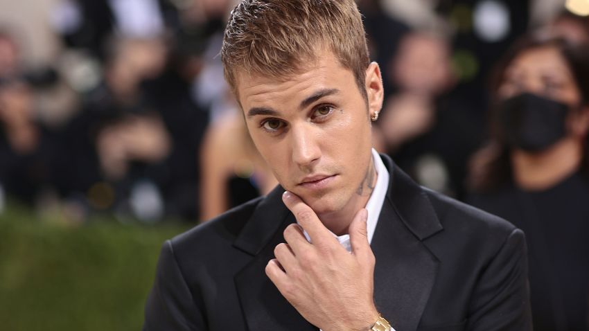 NEW YORK, NEW YORK - SEPTEMBER 13:  Justin Bieber attends The 2021 Met Gala Celebrating In America: A Lexicon Of Fashion at Metropolitan Museum of Art on September 13, 2021 in New York City. (Photo by Dimitrios Kambouris/Getty Images for The Met Museum/Vogue )