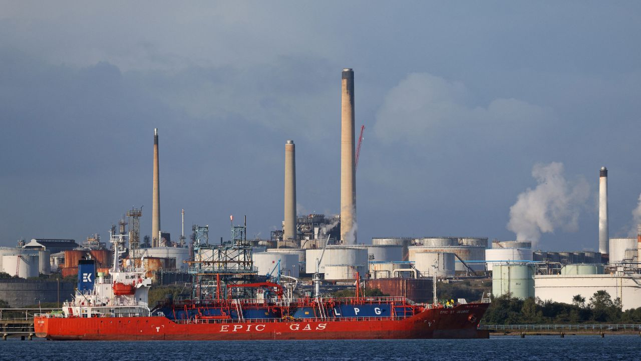 The MV Epic St George LNG (liquid natural gas tanker) passes the Esso Oil refinery in Fawley, near Southampton, southern England on October 4, 2021. (Photo by Adrian DENNIS / AFP) (Photo by ADRIAN DENNIS/AFP via Getty Images)