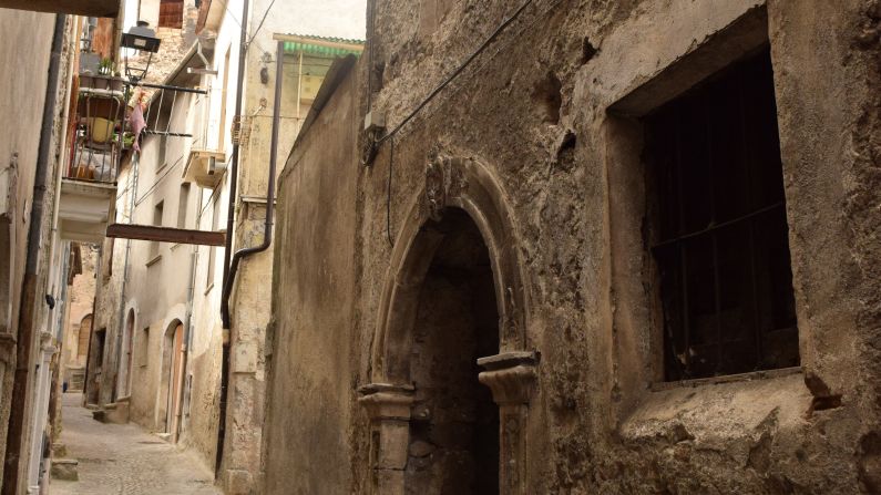 <strong>Vintage architecture: </strong>Most of the town's €1 buildings have two separate entrances -- a main one and another lower down the street leading to an underground storage room. 