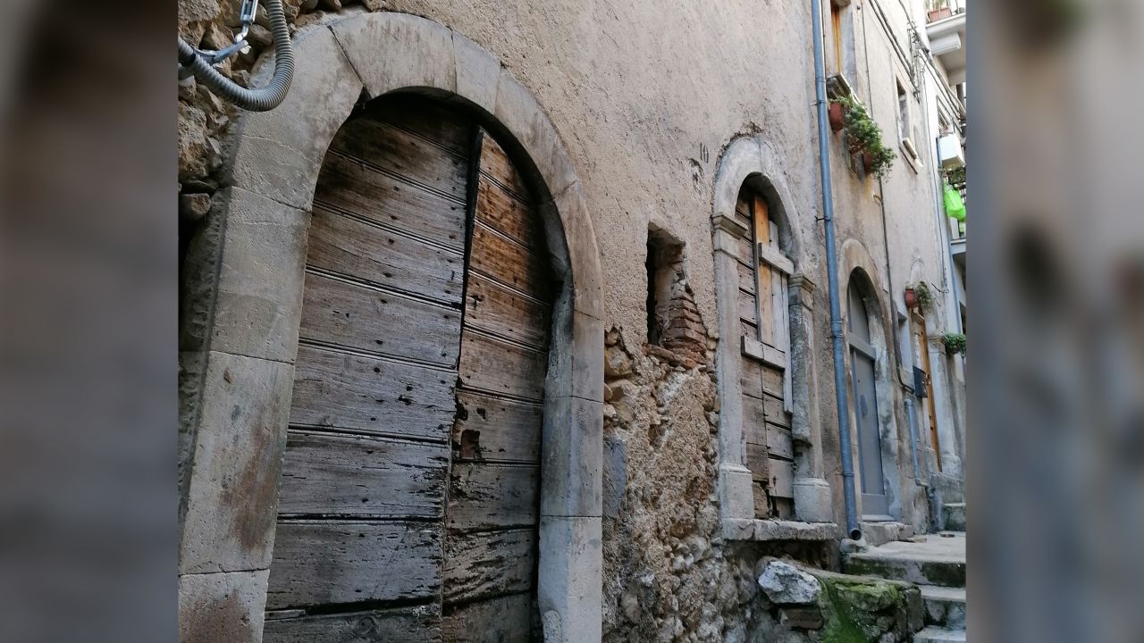 <strong>Echoes of the past: </strong>Some buildings, once belonging to the rural bourgeoisie, are still adorned with wall emblems and coats of arms and have painted wooden doors. 
