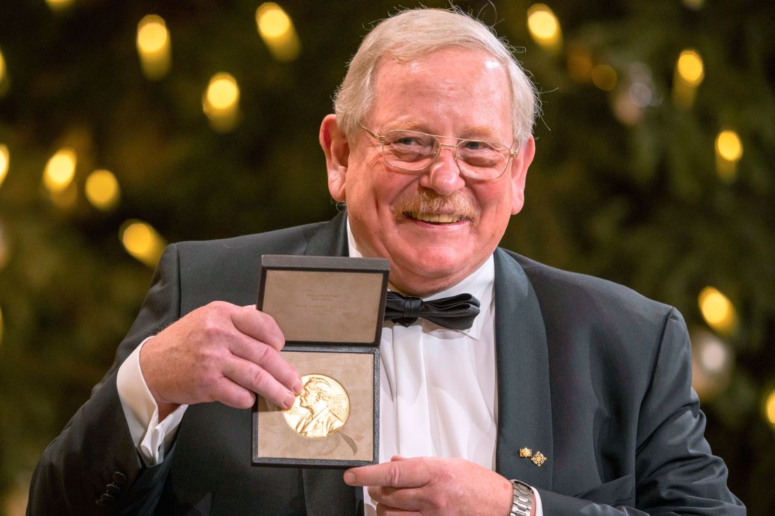 Reinhard Genzel poses with his medal.