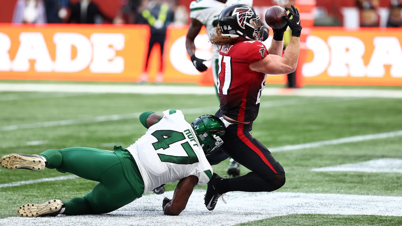 Hurst makes a touchdown catch against the Jets.