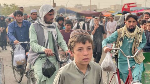The busy main market in Ghazni.