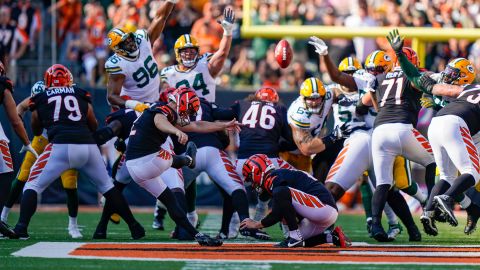 McPherson misses a field goal against the Green Bay Packers.