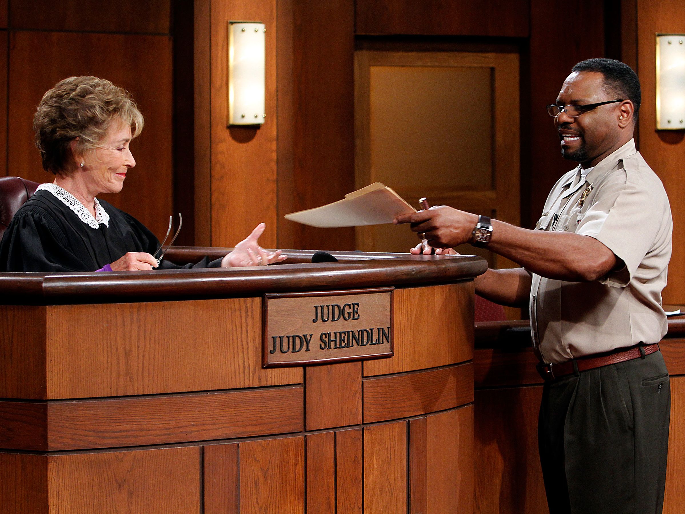 judge-judy-bailiff-says-he-wasn-t-invited-to-be-a-part-of-her-new-show-cnn