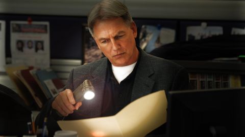 When an attempted robbery leaves a Lieutenant dead and the entire city without power, Gibbs (Mark Harmon) and the team must figure out what happened through old fashion methods on "NCIS."