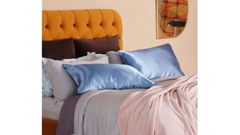 211012093814-best-amazon-gifts-holiday-bedsure-satin-pillowcases