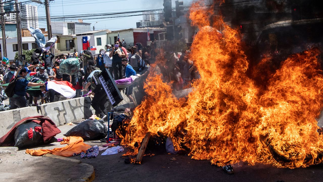 Demonstrators burn a makeshift camp for Venezuelan migrants during a protest against illegal migration in Iquique, Chile on September 25.