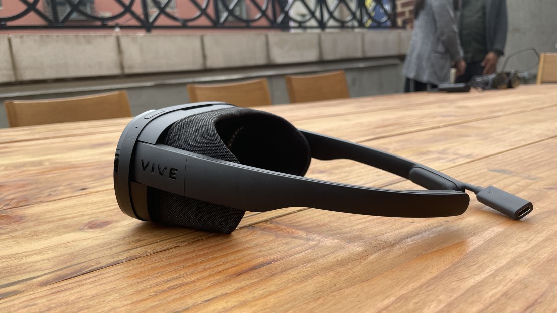 Hands-on review: HTC Vive Flow headset
