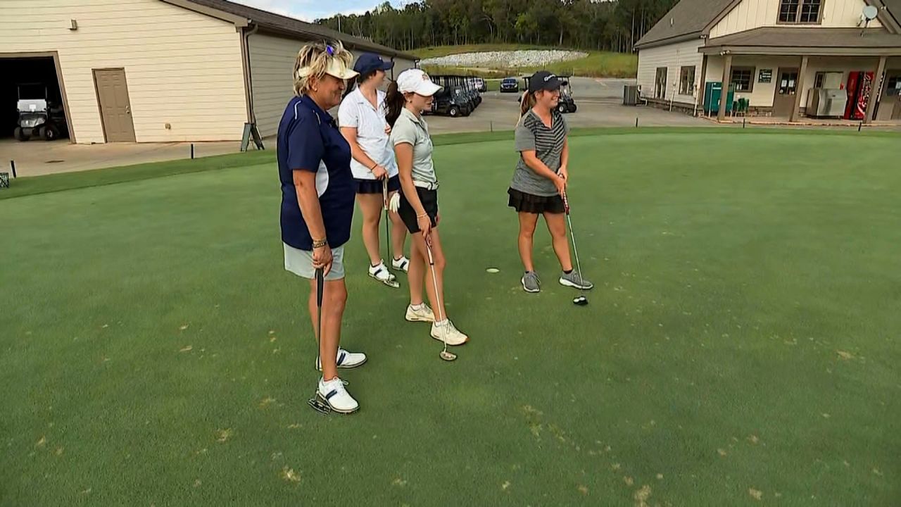 Blount (left) supports her teammates during putting practice.