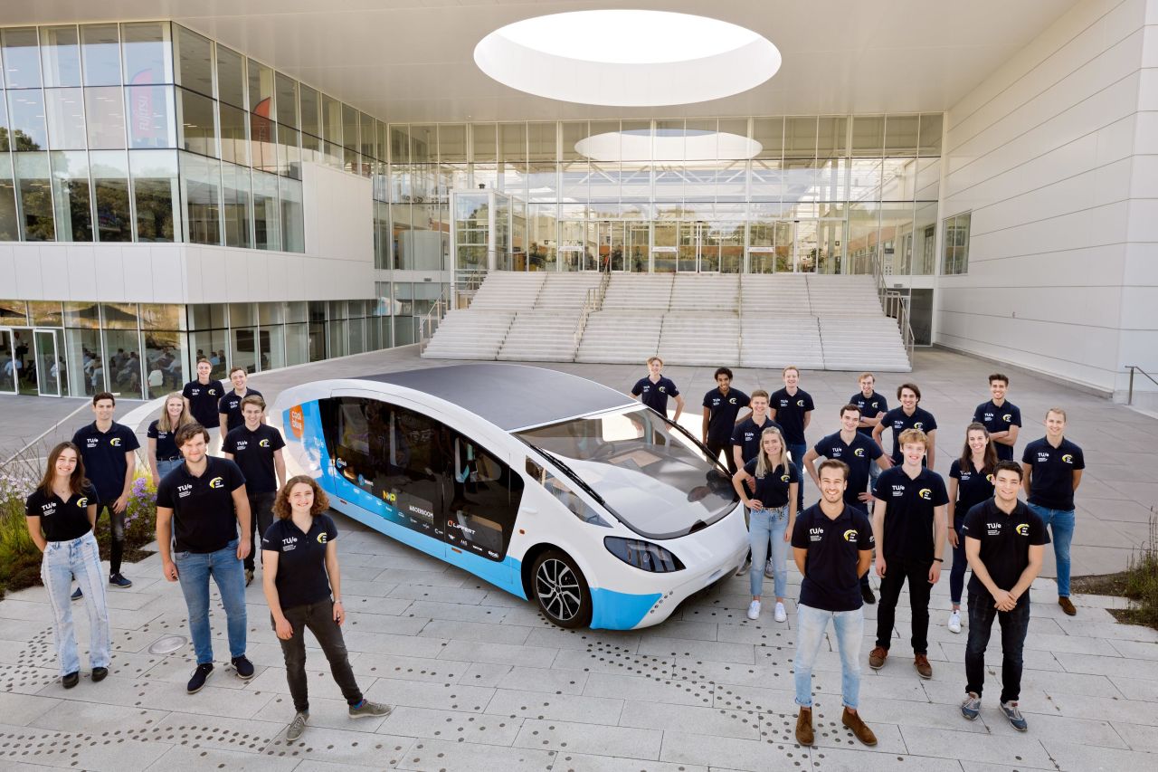 The campervan was developed by Solar Team Eindhoven 2021, a group of 22 students at the Eindhoven University of Technology in the Netherlands. They put aside their studies for a year and a half to complete the project. 