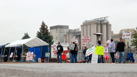 Kellogg's cereal plant workers demonstrate in front of the plant on October 7, 2021 in Battle Creek, Michigan.