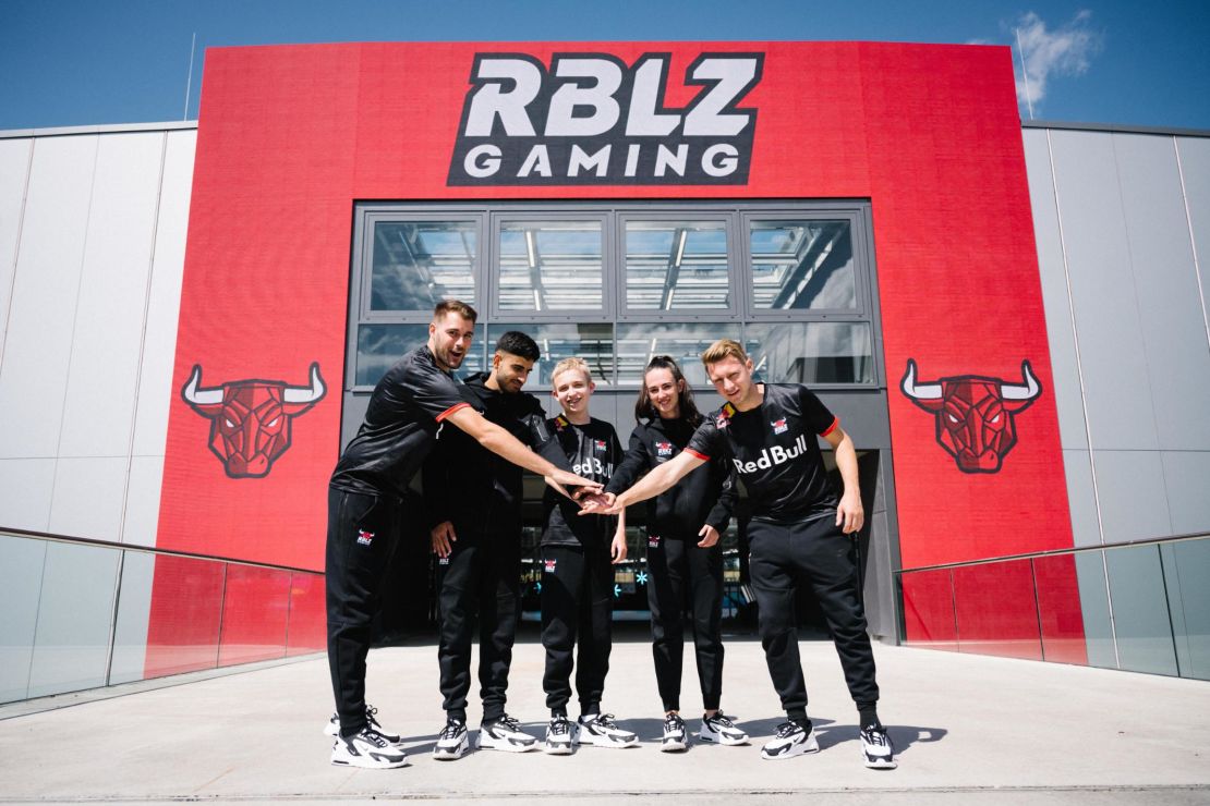 Güldenpfennig with her fellow RBLZ Gaming teammates.