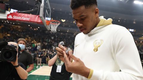 Giannis Antetokounmpo receives the 2021 NBA Championship ring before the game against the Brooklyn Nets.
