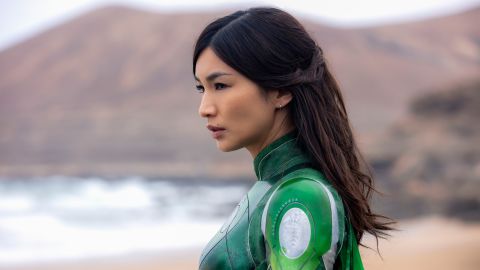 Sersi (Gemma Chan) is dating a human but has a romantic history with Ikaris. 