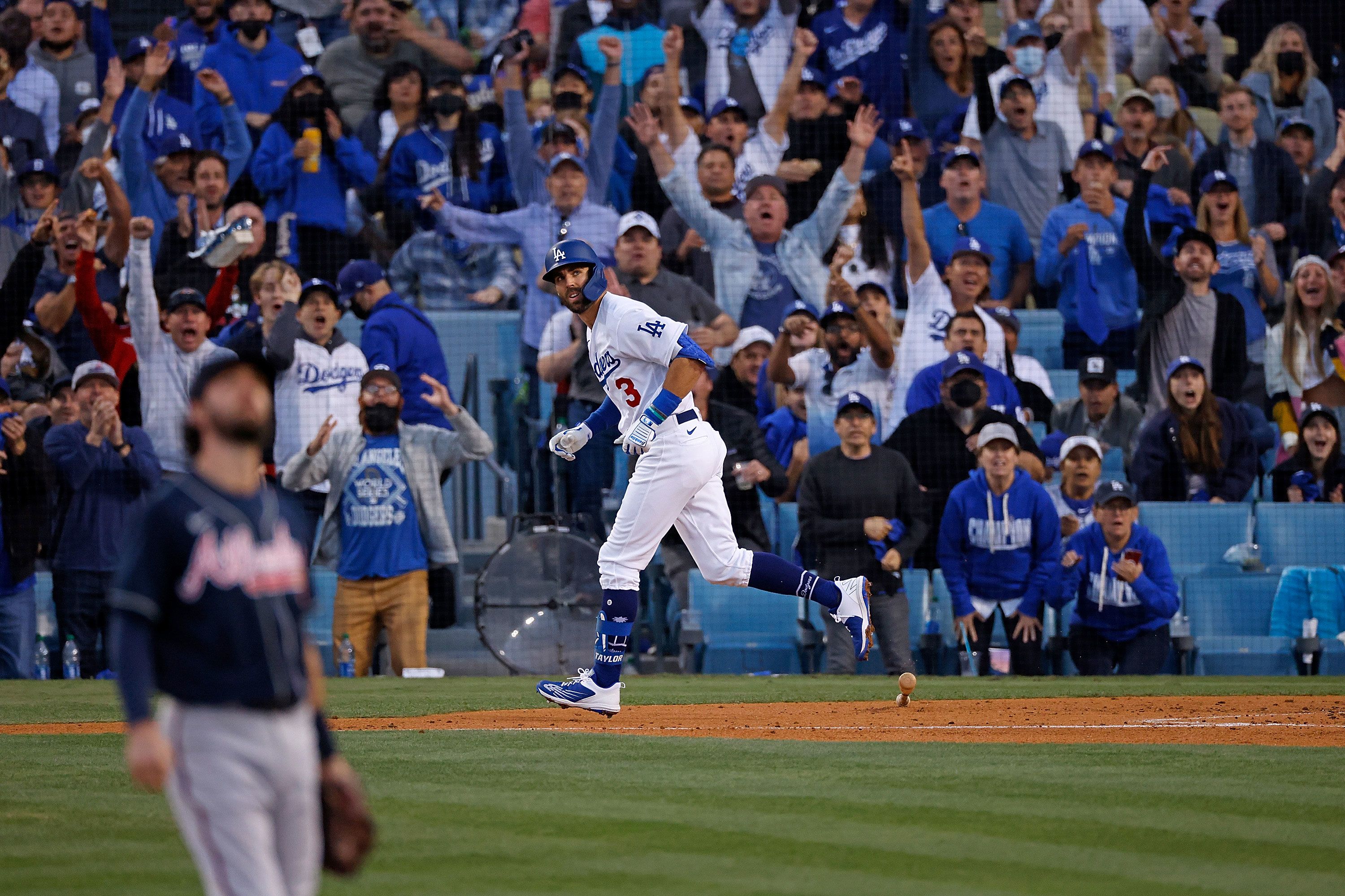 Chris Taylor's three home runs keep Los Angeles Dodgers alive
