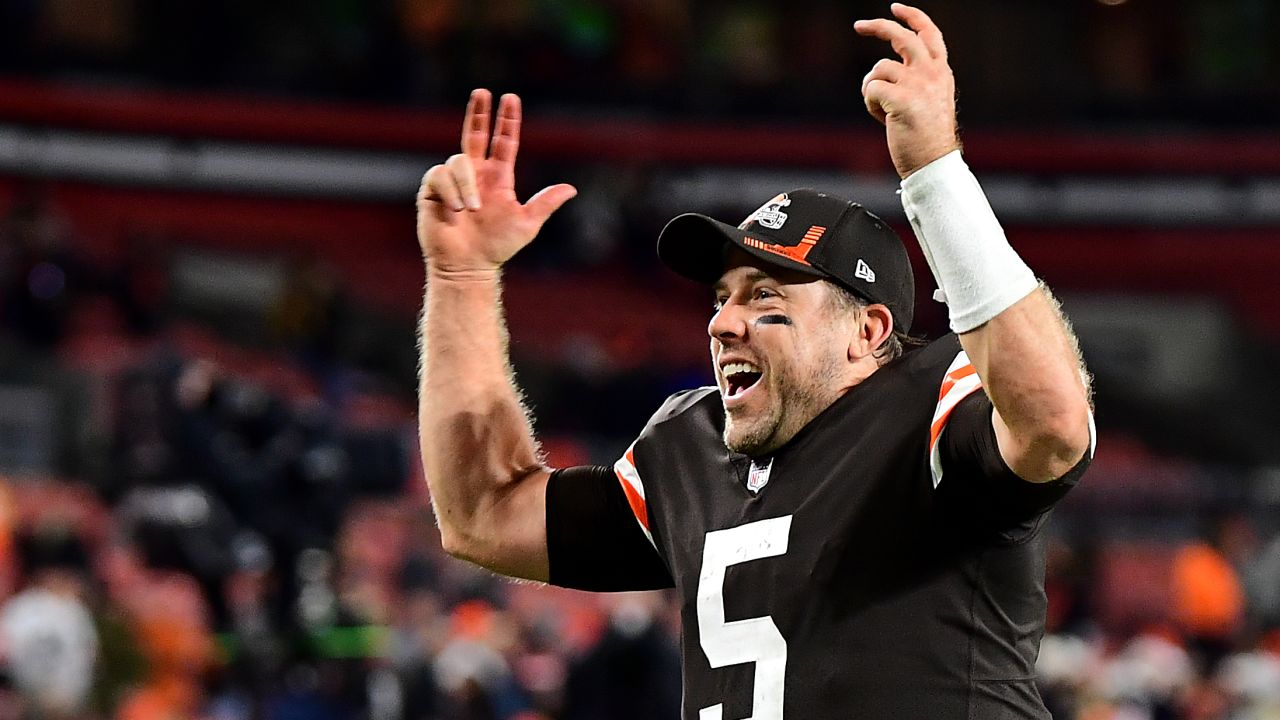 Quarterback Case Keenum celebrates the Browns victory against the Broncos.