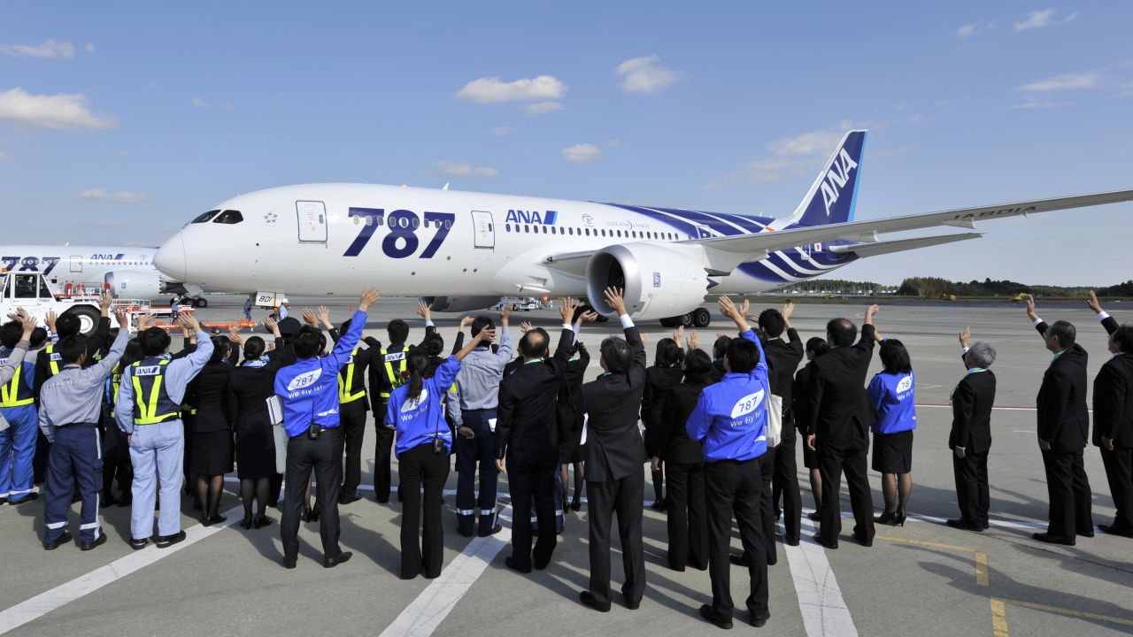 <strong>First commercial flight:</strong> ANA ground crew at Tokyo's  Narita Airport see off the Dreamliner on its departure for Hong Kong on October 26, 2011. 