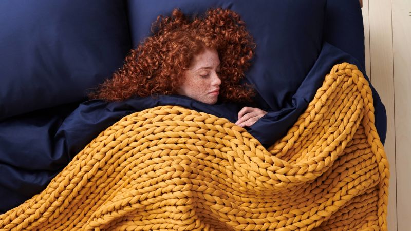 Weighted blankets are all the rage: Here’s what to know and which to buy | CNN Underscored