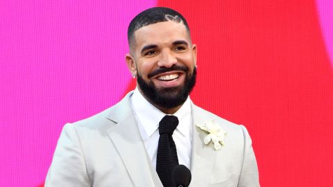 Drake at the 2021 Billboard Music Awards.
