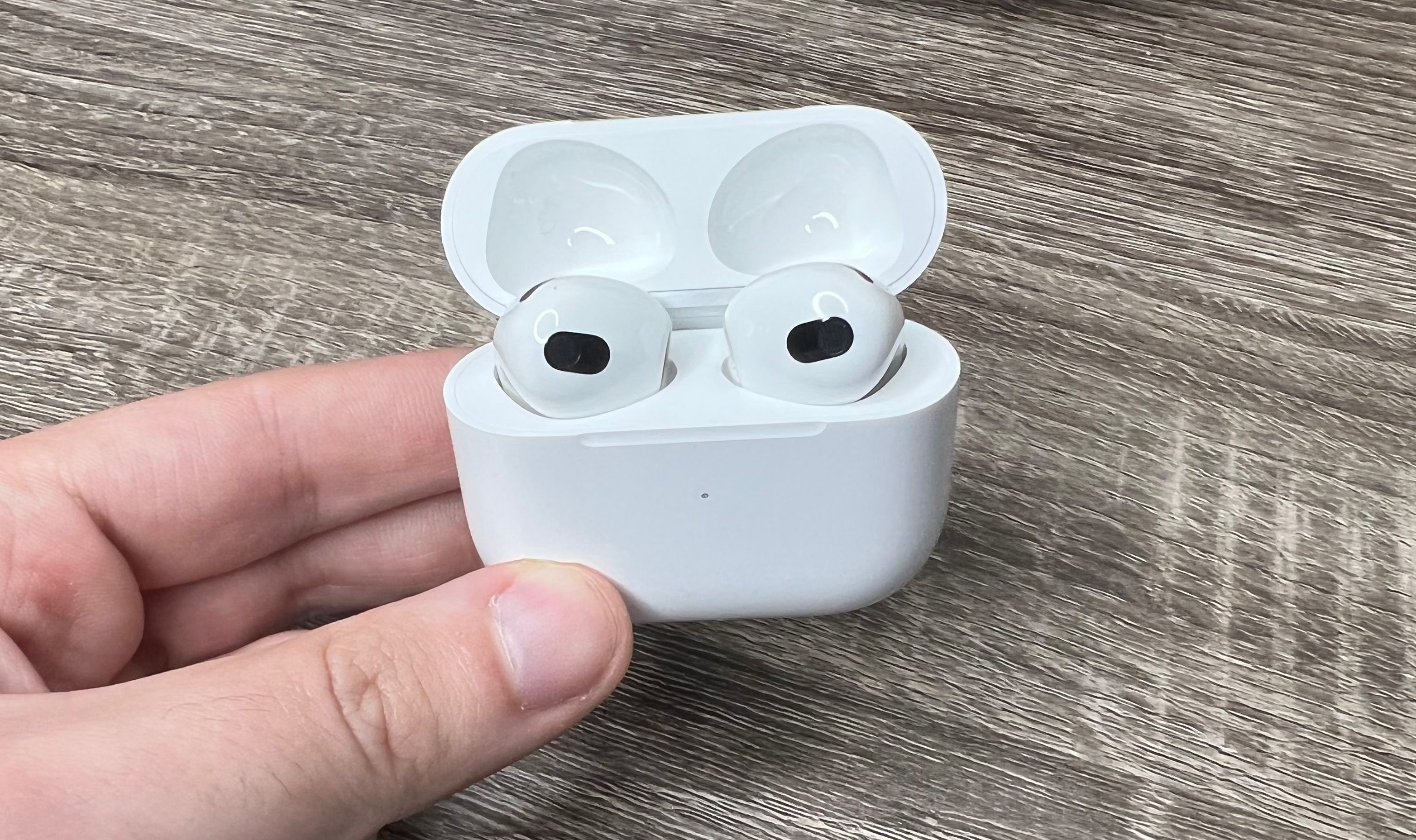 Apple's AirPods 3 Review: Not Worth the Money