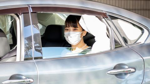 Former princess Mako arrives at a Tokyo hotel for a press event with Komuro after registering their marriage on Tuesday.