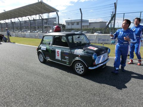 Oz Motors took this electrified 1996 Mini Cooper to the EV festival by <a href="https://www.jevc.gr.jp/" target="_blank" target="_blank">JEVC</a>, held at Tsukuba circuit in 2014. Furukawa says there are only a few other companies in Japan doing this, because "registering a modified car requires a lot of complicated work and is difficult," in the country.<br />
