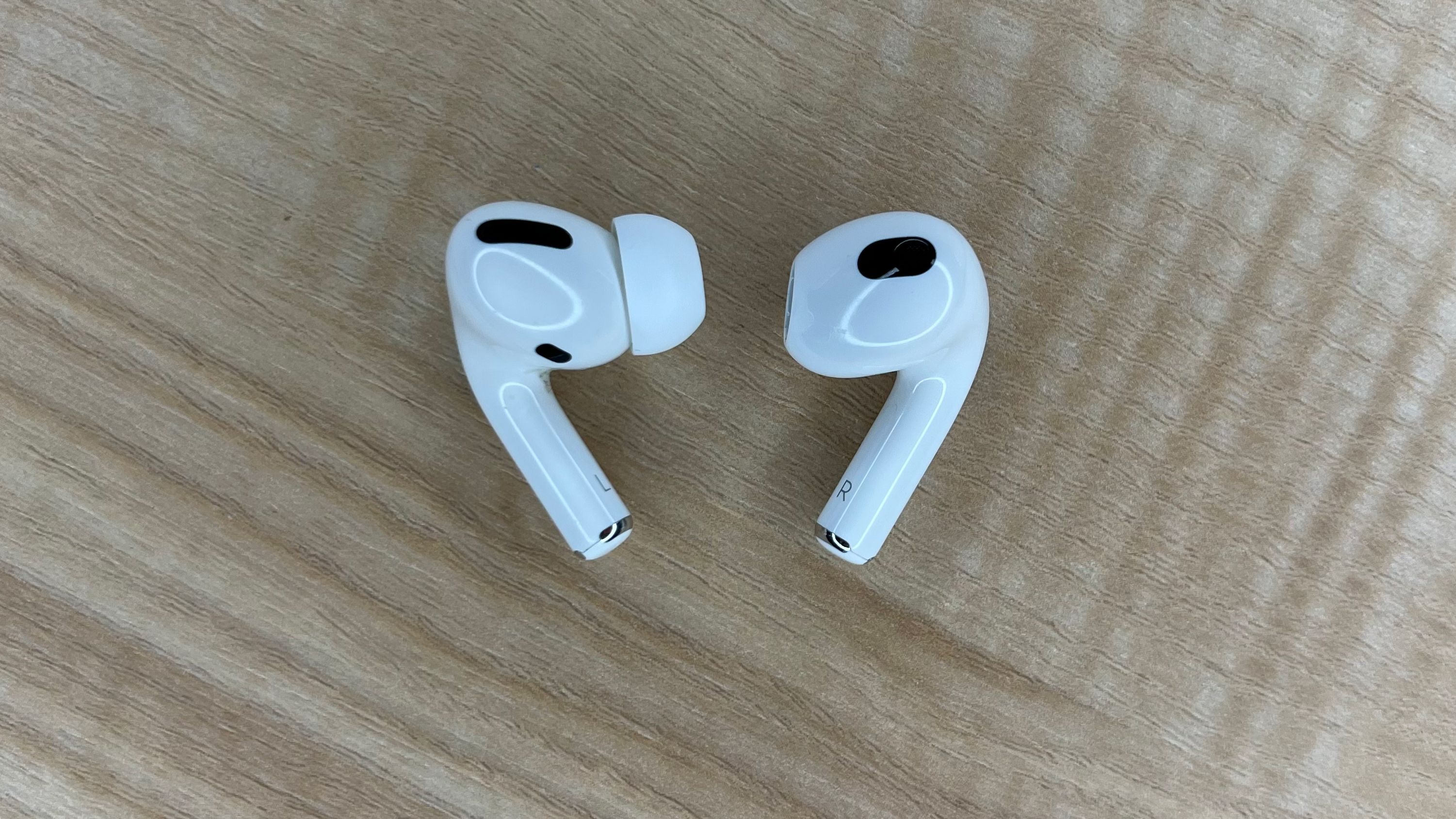 AirPods Pro 2 vs AirPods 3: which earbuds are for you?